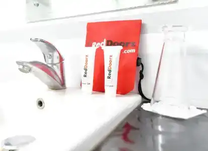 RedDoorz Plus near Mall Bali Galeria 2 - 6