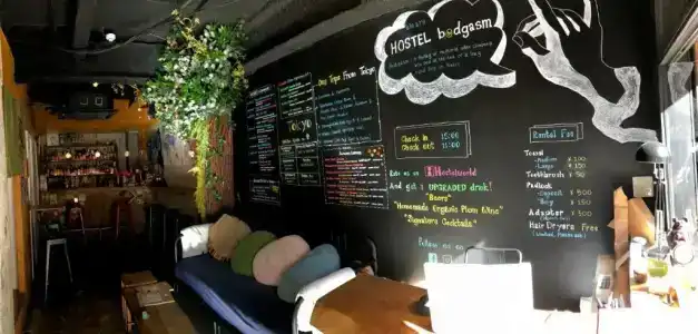 Hostel bedgasm - 1