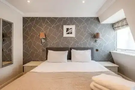 Queensgate Court - 174
