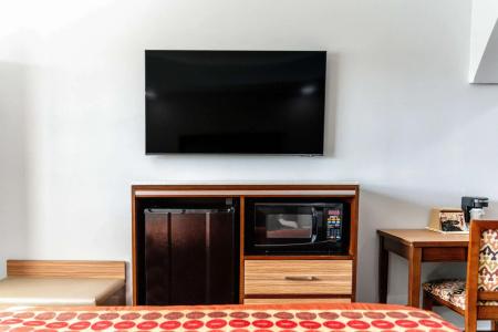 Rodeway Inn & Suites - - 71