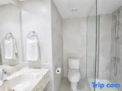 Papantonia Apts - 40