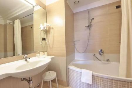 Suites & Residence - 64