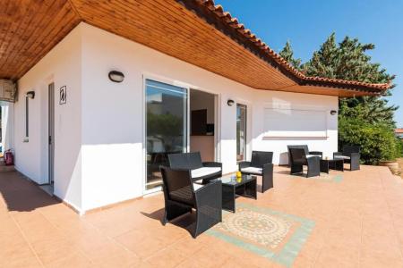 W Suites by Estia - 11