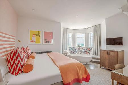 Brighton Harbour & Spa - 24