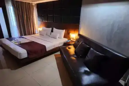 The Bangkok Cha Cha Suite - 36
