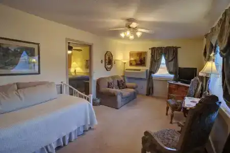 Blue Mountain Mist Country Inn - 129