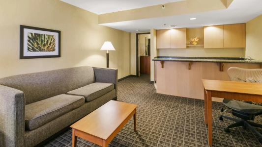 Best Western Plus Thunderbird Suites - 6