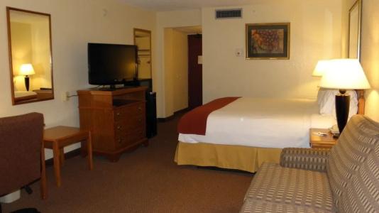 Holiday Inn Express-Central - 3
