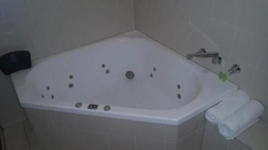 St Georges Motor Inn - 112