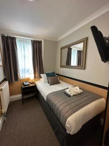 Tudor Court - 29