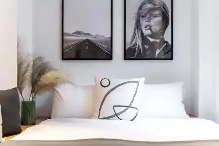 Melo Athens - 4