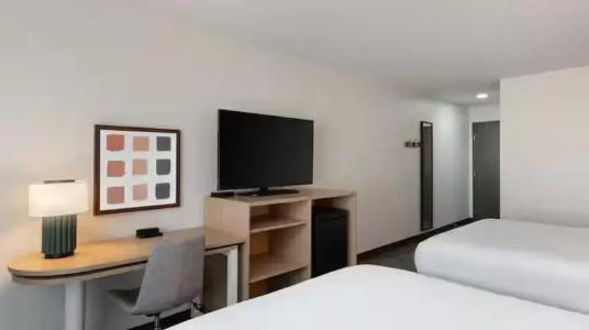 Super 8 by Wyndham Savannah - 53
