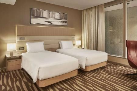 Hilton Frankfurt Airport - 5