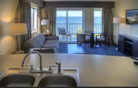 Sailport Waterfront Suites - 2