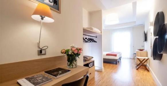Le Rose Suite - 82