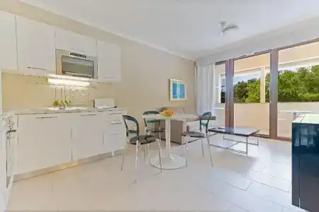 The Residence - 125
