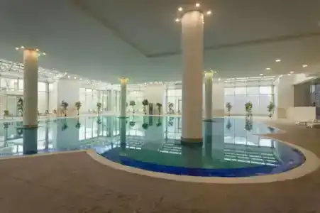 Ramada Plaza - 32