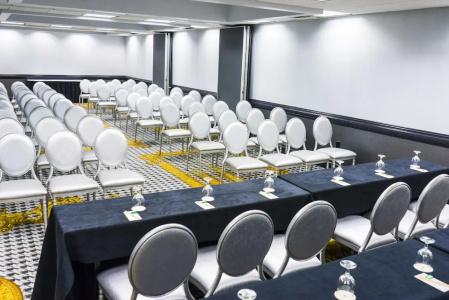 DoubleTree by Hilton - 11
