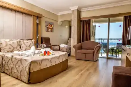 Laurs Experience & Elegance - 57