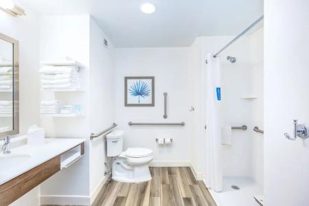 Hampton Inn & Suites Beach-Beachfront - 117