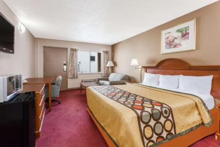 Super 8 by Wyndham - 4