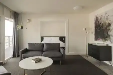 Hollywood Hills - 12