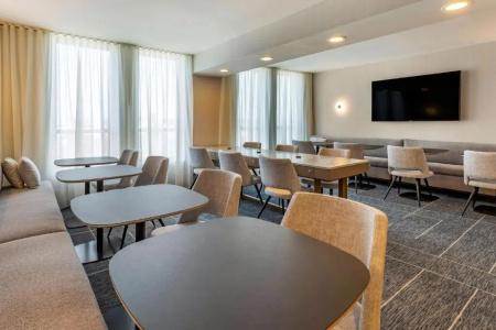 Sheraton Suites Old Town - 92