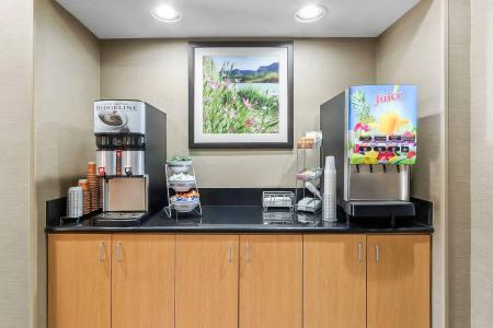 Comfort Suites West - 33