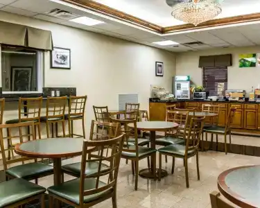 Quality Inn Airport - Cruise Port - 26