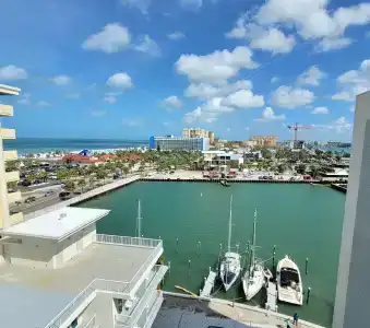 Sea Captain on the Bay - 46