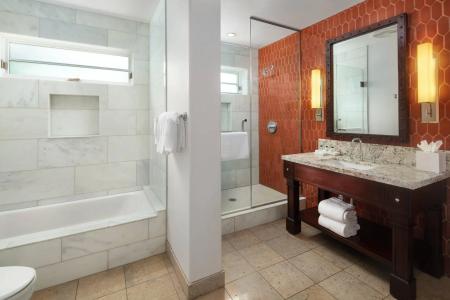 Triada, Autograph Collection - 8