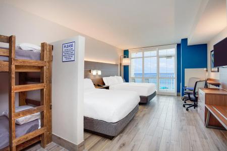 Holiday Inn Express & Suites Beach Beachfront by IHG - 2