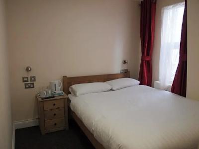 Earls Court Garden - 29