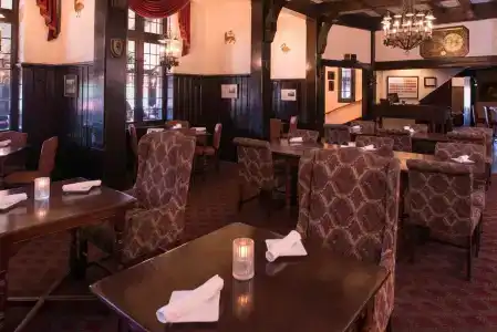 Red Coach Inn - 18