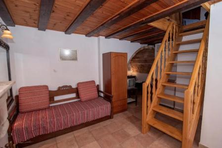 Goulas Traditional Guesthouse - 9