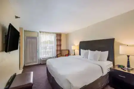 Clarion Inn & Suites Central Beach - 66