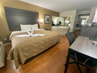 Quality Inn - Hwy 76 Central - 27