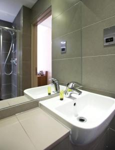 London Court - 21
