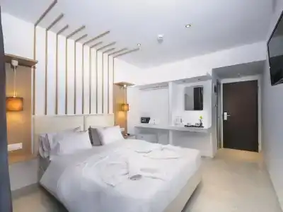 Elite - 4