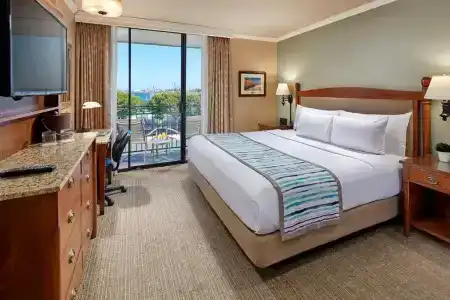 Glorietta Bay Inn - 73
