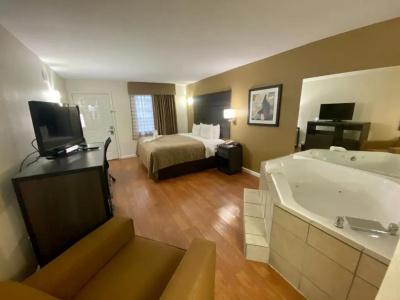 Quality Inn - Hwy 76 Central - 29