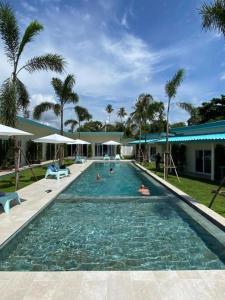 Le Petit Saint Tropez - 23