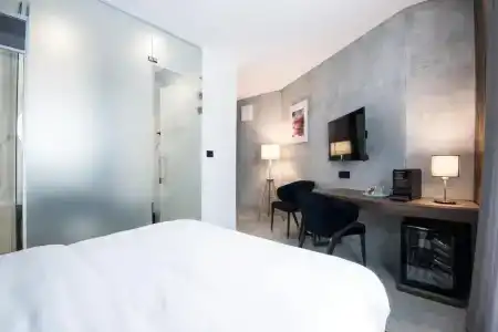 The Location - 25