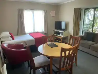 Allan Court - 17
