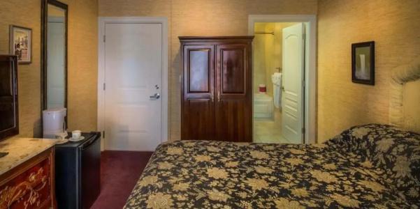 Red Coach Inn - 82