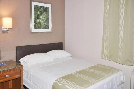 Rodeway Inn - 28