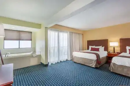 Ramada Plaza by Wyndham Virginia Beach - 3