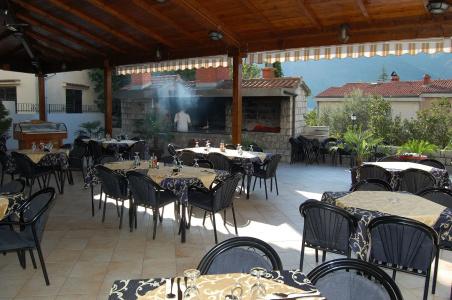ROOMS & DOBROTSKI DVORI - 17