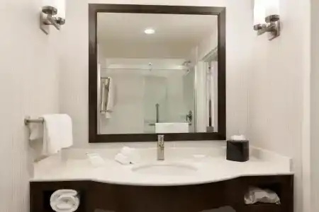 Hilton Garden Inn Boston Logan Airport - 37