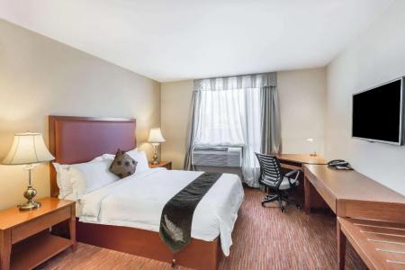 Ramada by Wyndham Flushing - 23
